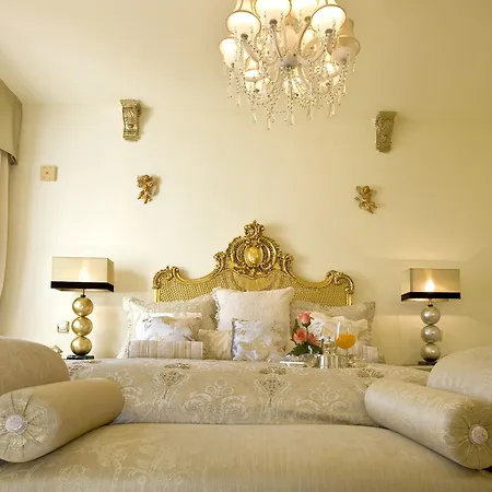 Villa Royal Empire